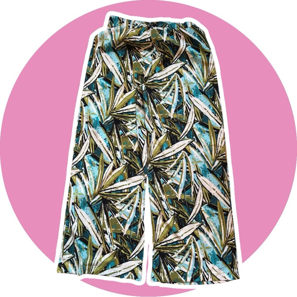 Lily Morgan // Crinkle Knit // Tropical Leaf Print // Wide-Leg Pants - Picture 6 of 7